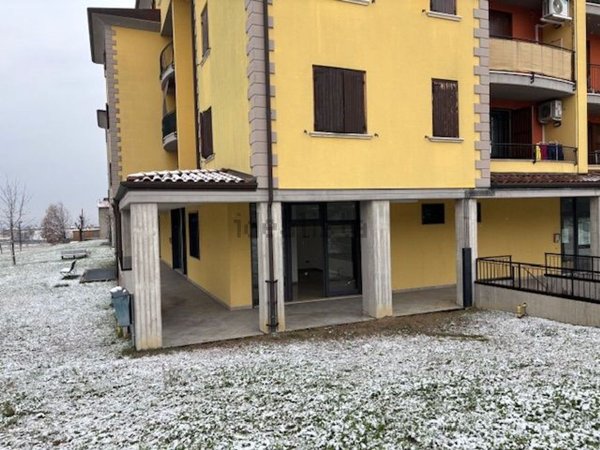 negozio in affitto a Casalgrande