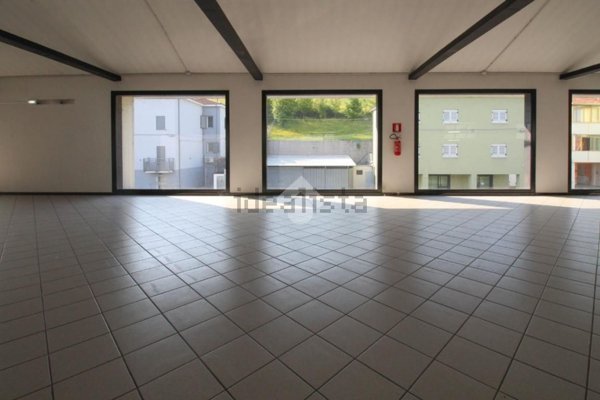 negozio in affitto a Casalgrande