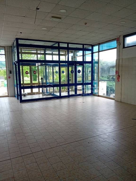 negozio in affitto a Casalgrande