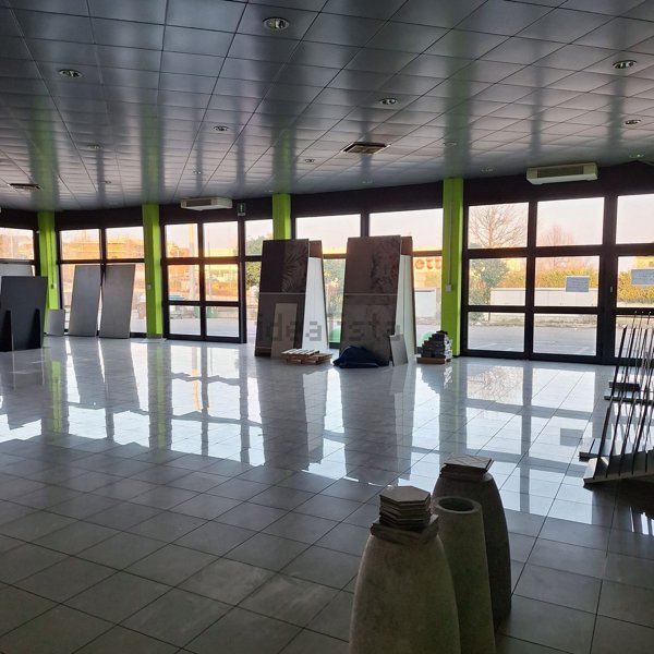 locale commerciale in affitto a Casalgrande
