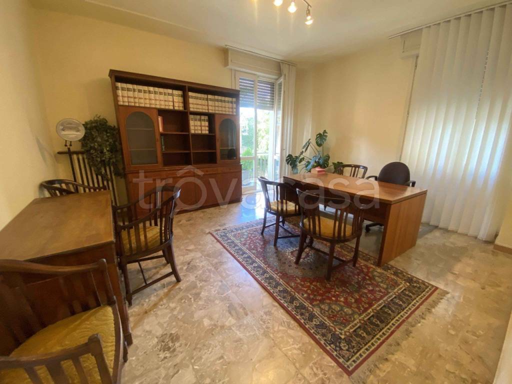 ufficio in affitto a Castelnovo ne' Monti