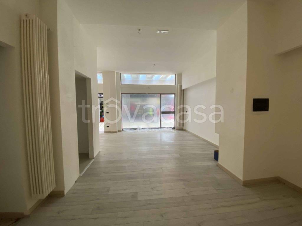 negozio in affitto a Castelnovo ne' Monti