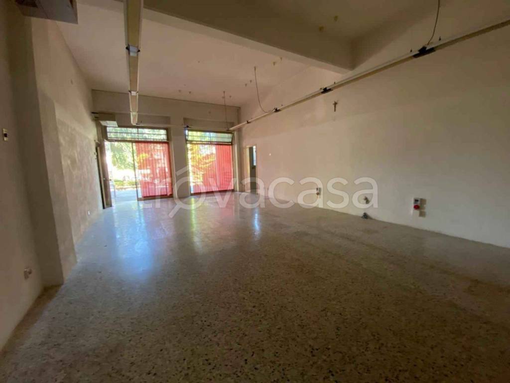 negozio in affitto a Castelnovo ne' Monti