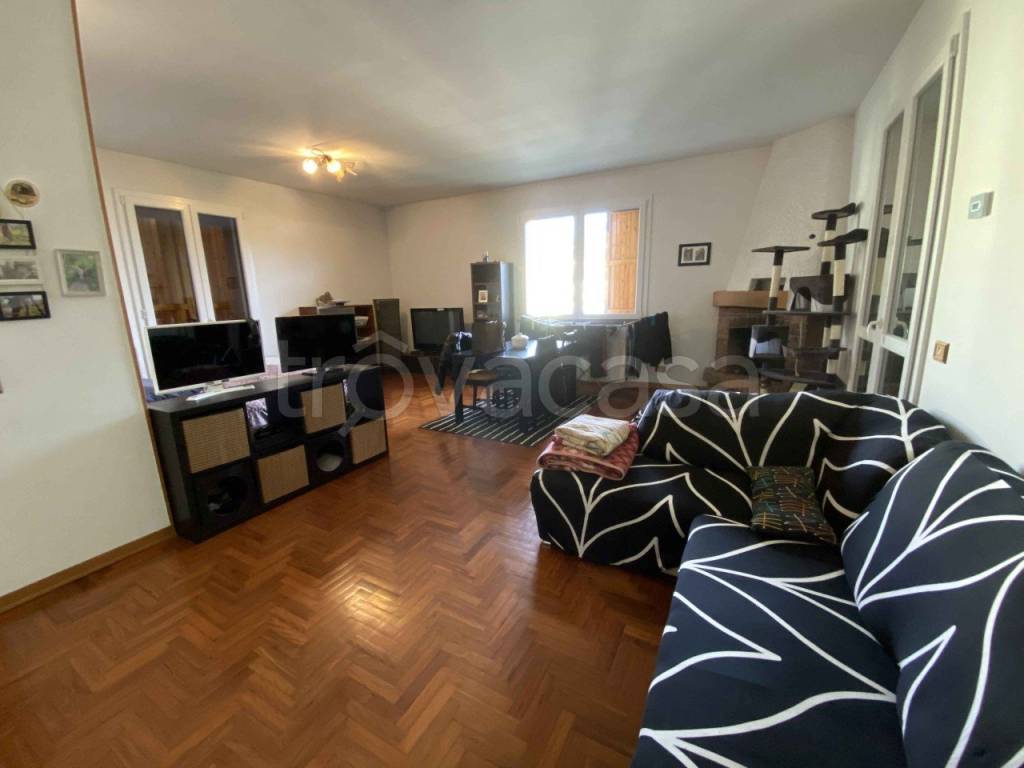 appartamento in affitto a Castelnovo ne' Monti