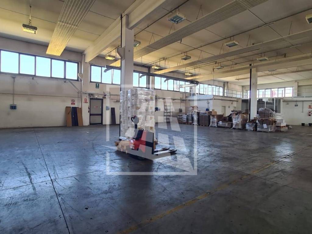 capannone in affitto a Cavriago