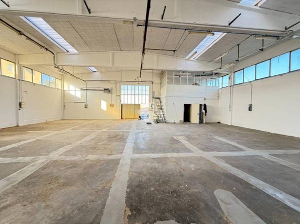 locale commerciale in affitto a Cavriago