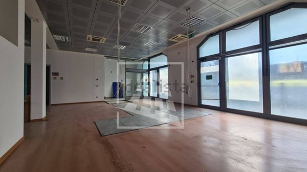 negozio in affitto a Cavriago