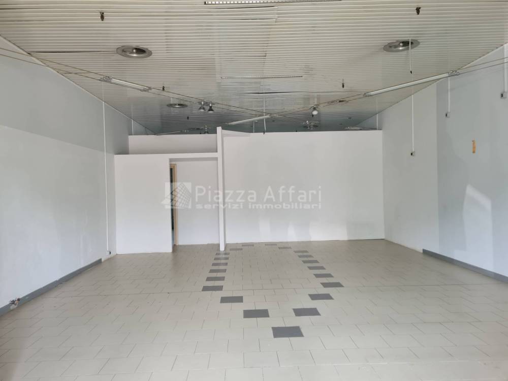 locale commerciale in affitto a Cavriago