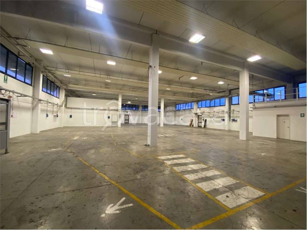 locale commerciale in affitto a Cavriago