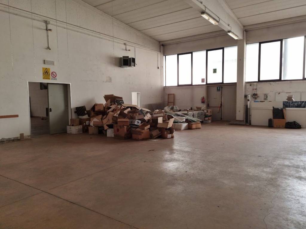 locale commerciale in affitto a Correggio in zona Fosdondo