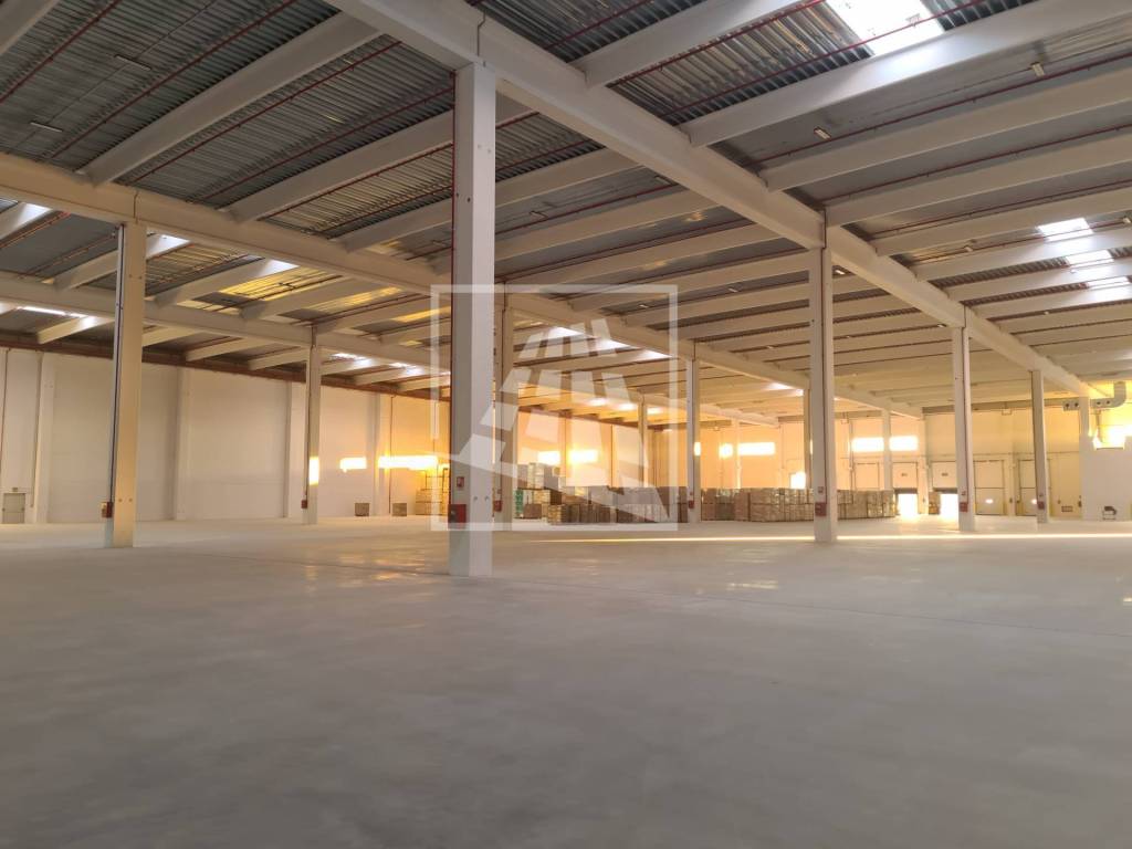 locale commerciale in vendita a Correggio in zona Villaggio Industriale