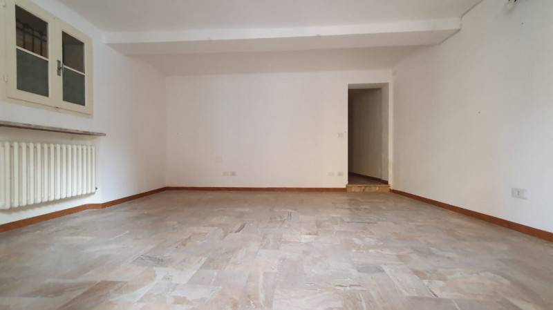 negozio in affitto a Correggio