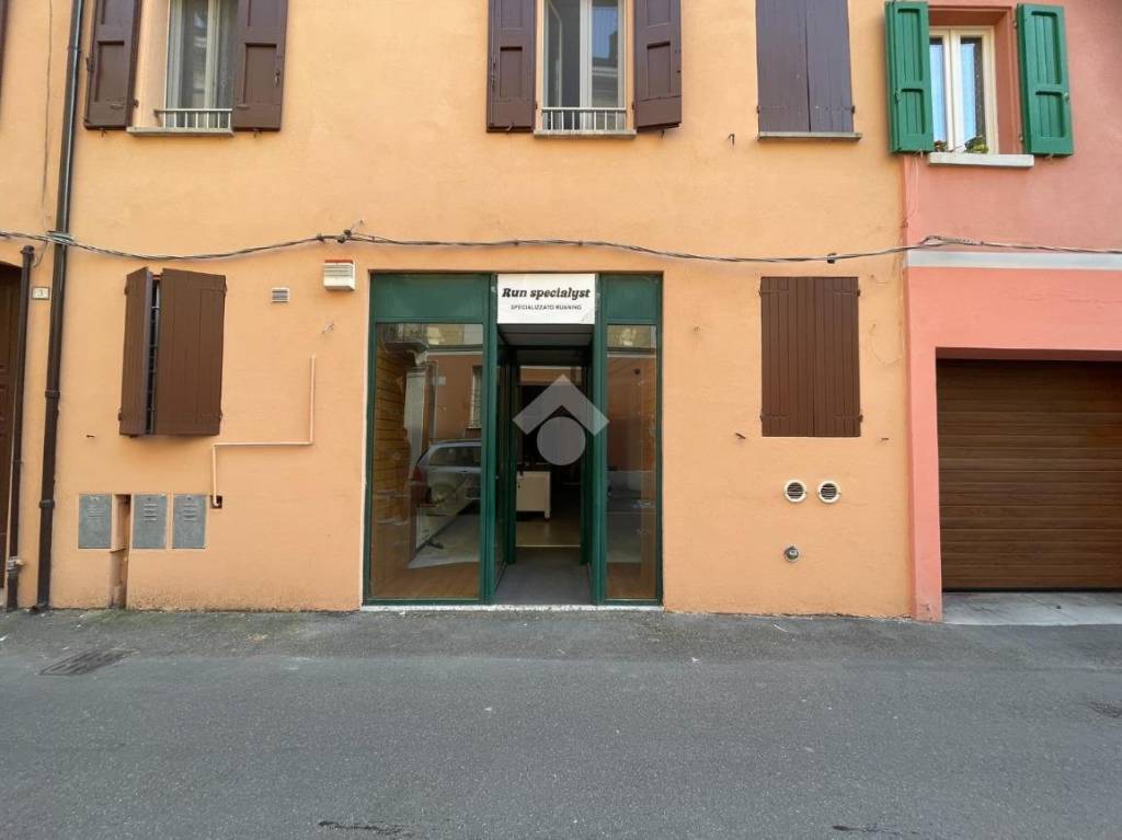 negozio in affitto a Correggio