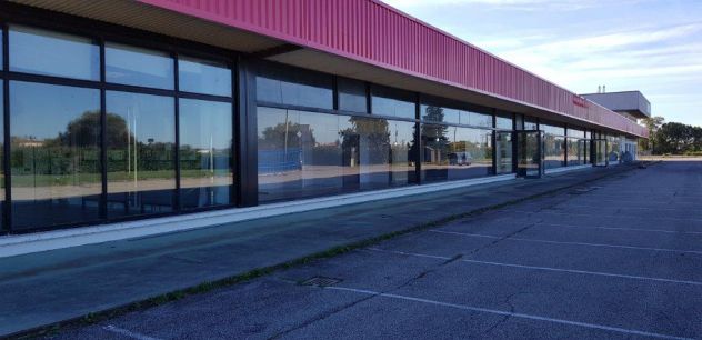 locale commerciale in affitto a Gualtieri