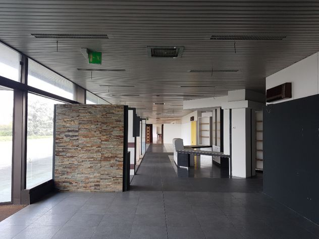 locale commerciale in affitto a Gualtieri
