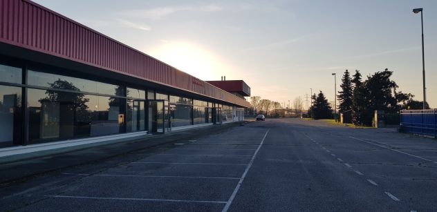 negozio in affitto a Gualtieri