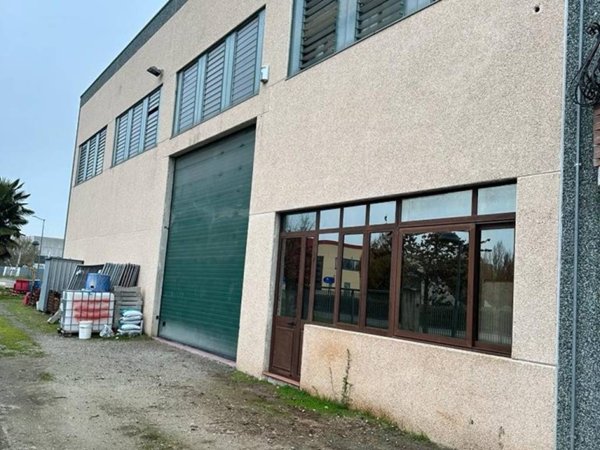 locale commerciale in affitto a Gualtieri