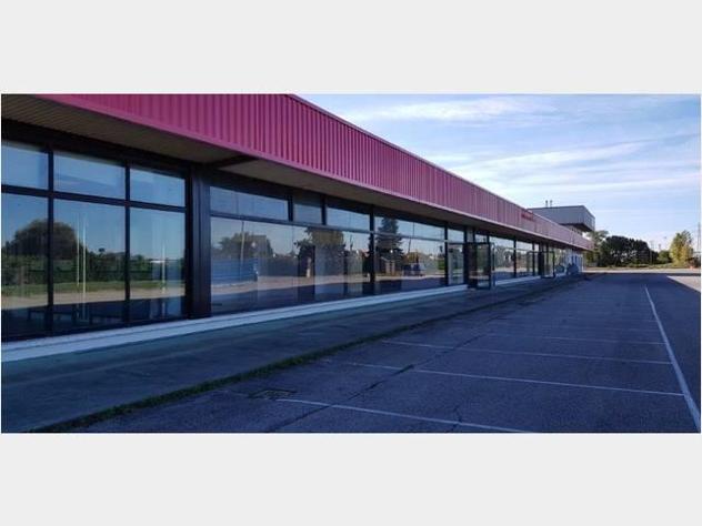 locale commerciale in affitto a Gualtieri