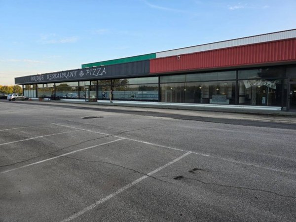 negozio in affitto a Gualtieri