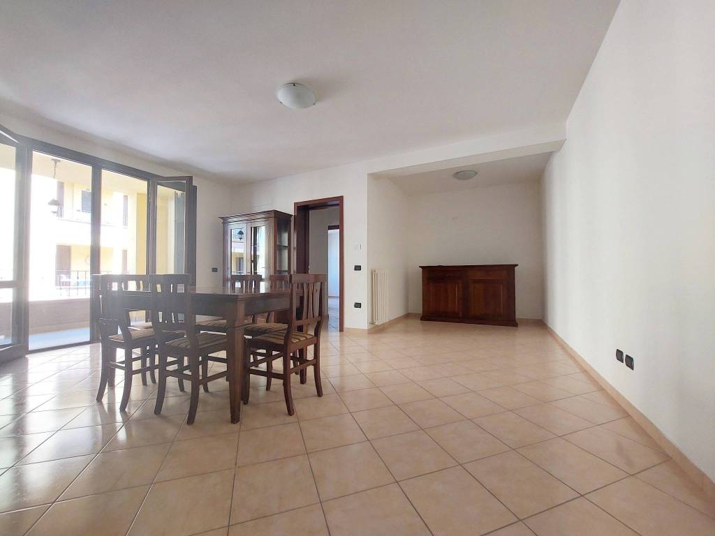appartamento in affitto a Gualtieri in zona Santa Vittoria