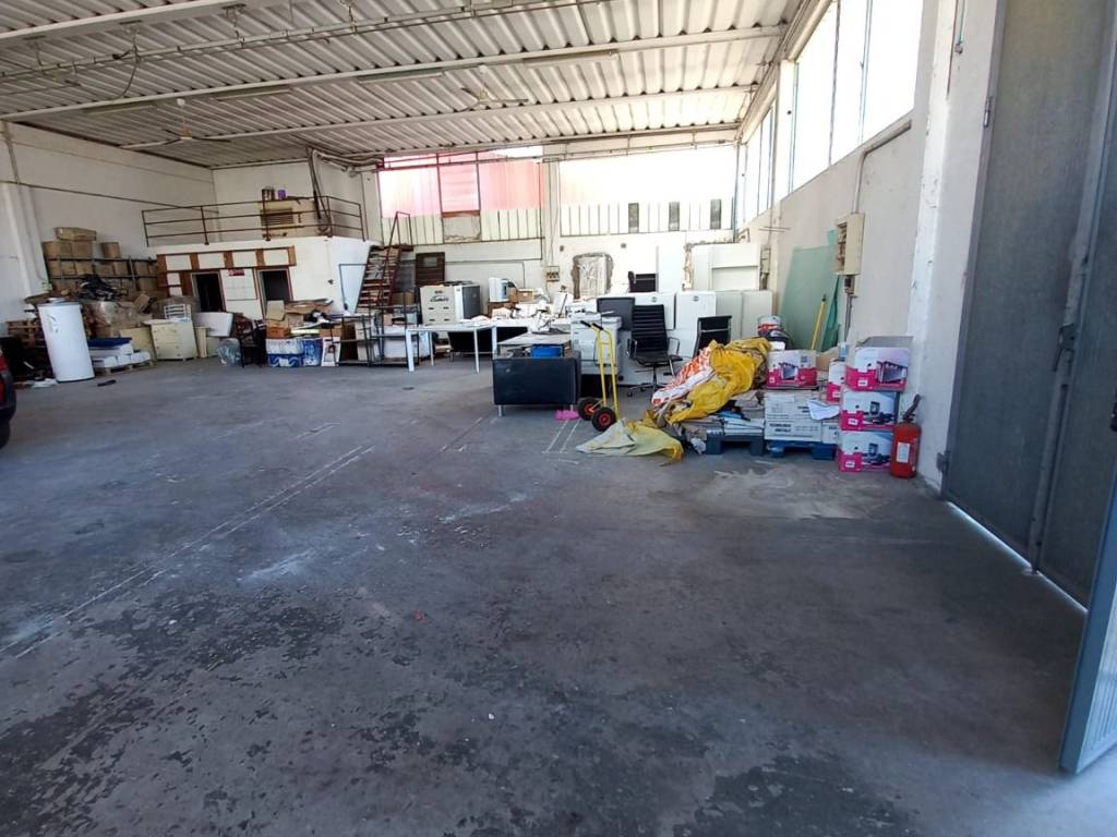 locale commerciale in affitto a Gualtieri