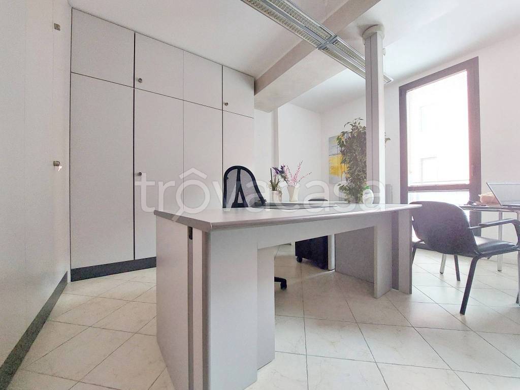 ufficio in affitto a Guastalla