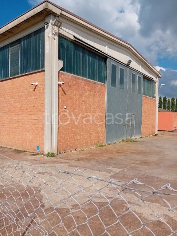 locale commerciale in affitto a Montecchio Emilia