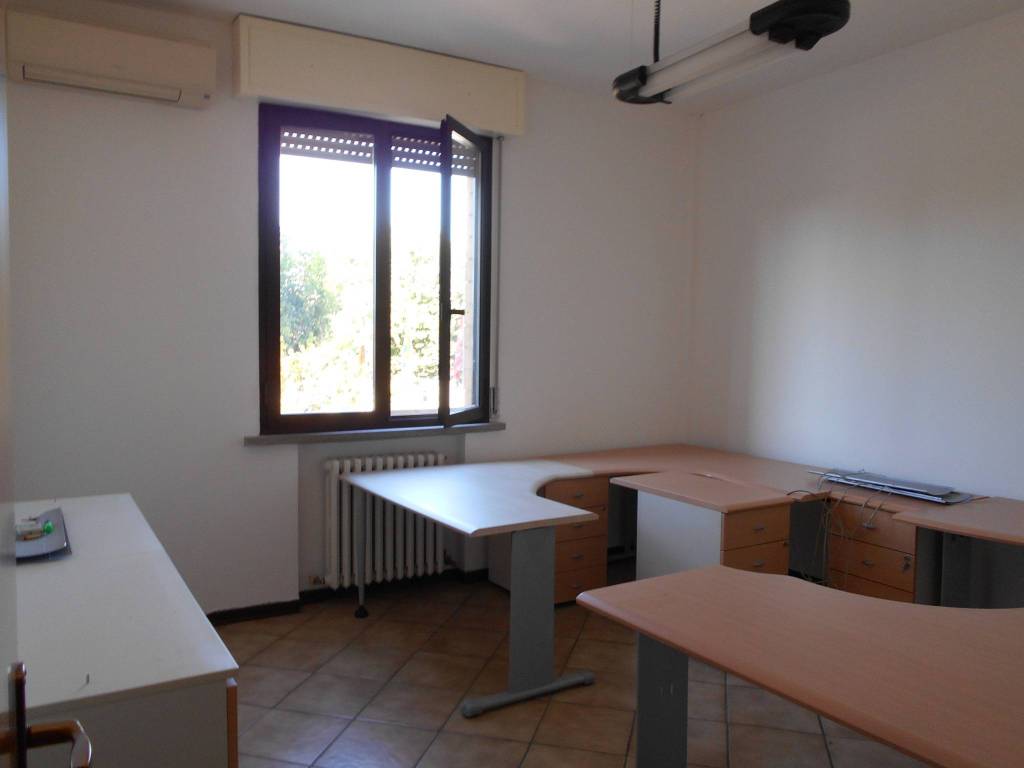 ufficio in affitto a Montecchio Emilia