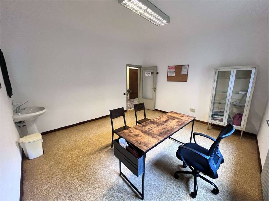 ufficio in affitto a Montecchio Emilia