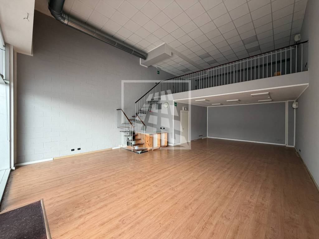 negozio in affitto a Montecchio Emilia