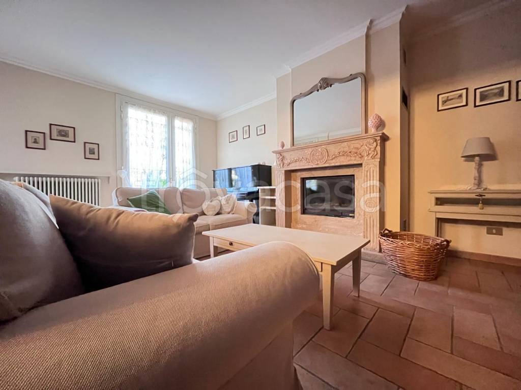 casa indipendente in affitto a Novellara