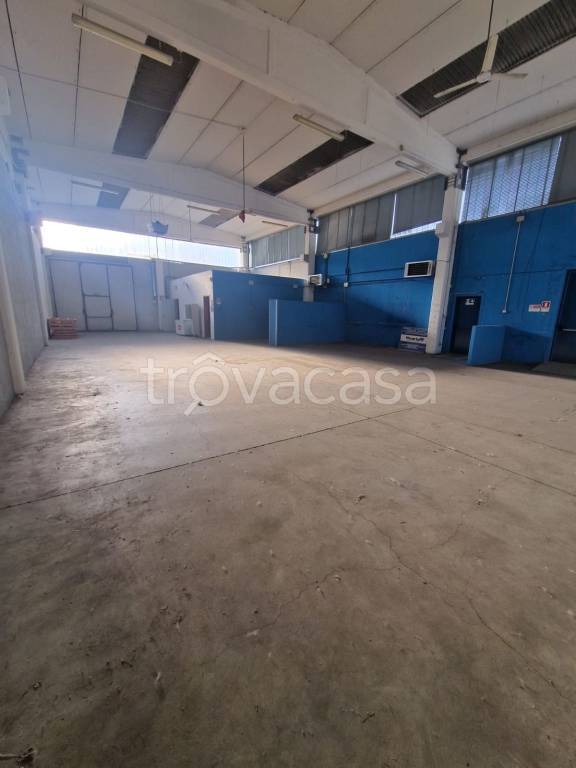 locale commerciale in affitto a Quattro Castella in zona Montecavolo