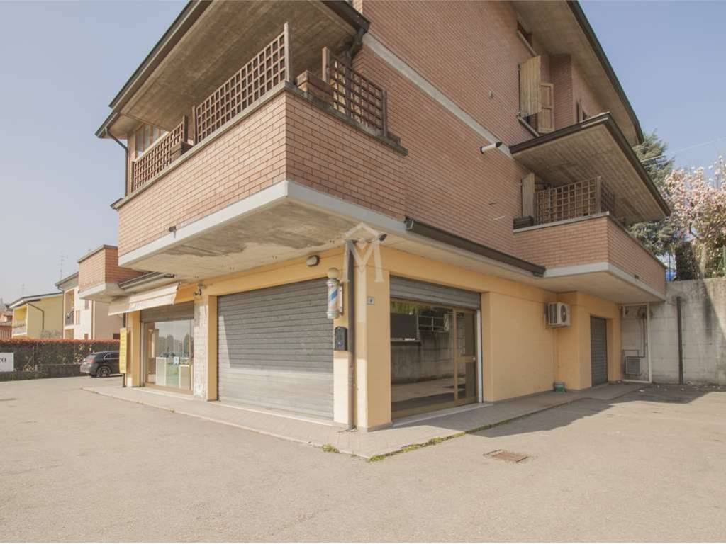 negozio in affitto a Quattro Castella in zona Puianello