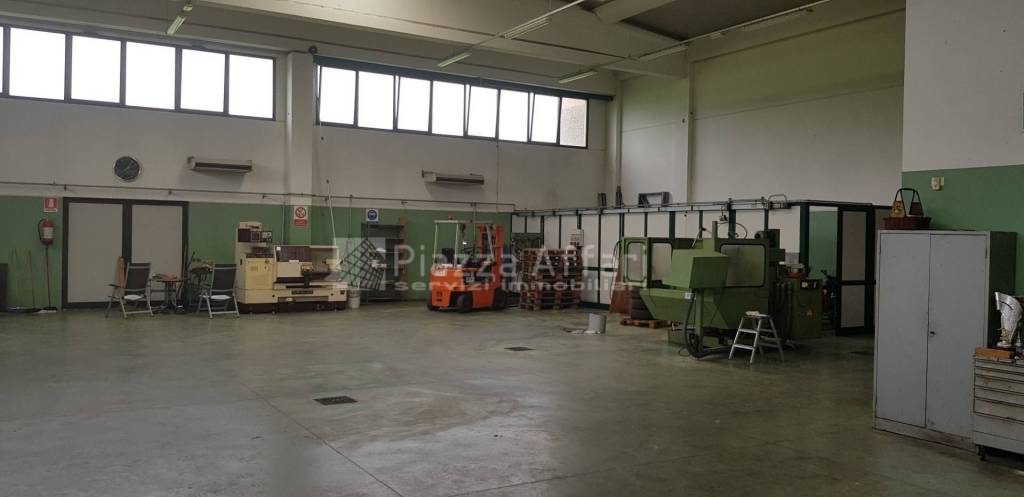 locale commerciale in affitto a Quattro Castella in zona Montecavolo