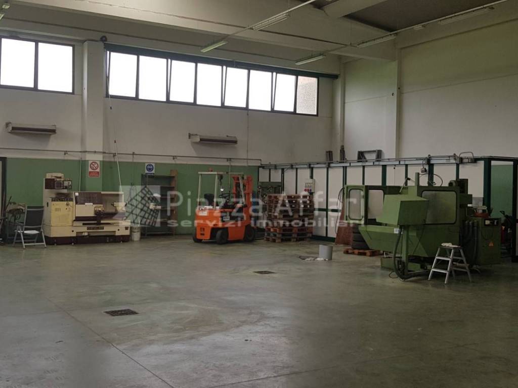 locale commerciale in affitto a Quattro Castella in zona Montecavolo