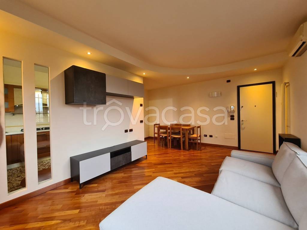 appartamento in affitto a Quattro Castella in zona Forche