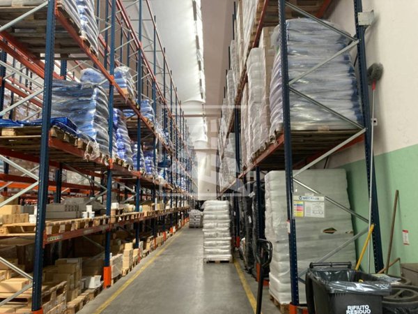 capannone in affitto a Quattro Castella in zona Forche