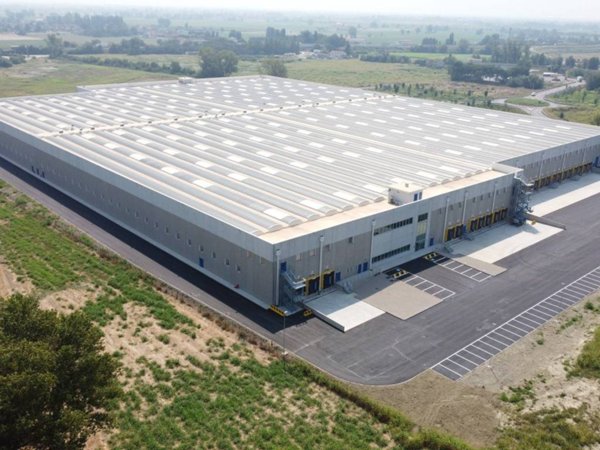 locale commerciale in affitto a Reggiolo