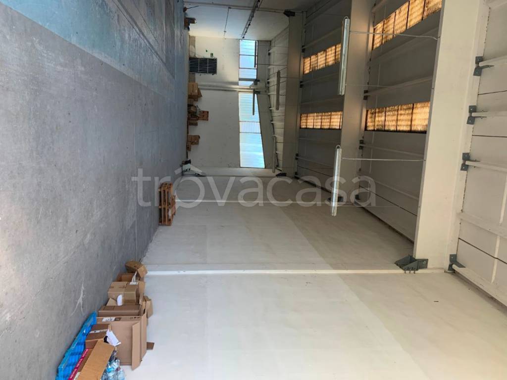 locale commerciale in affitto a Reggiolo