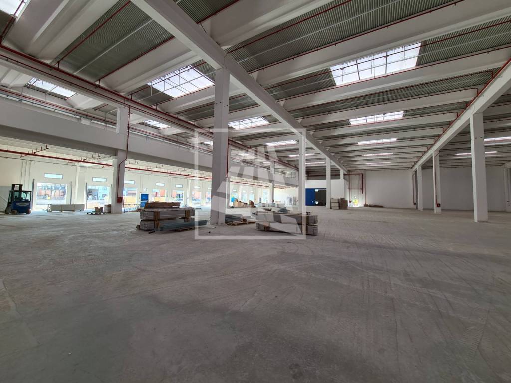 locale commerciale in affitto a Reggiolo