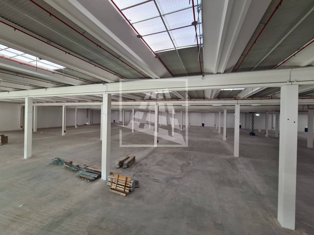 locale commerciale in affitto a Reggiolo