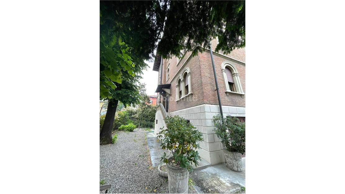 casa indipendente in affitto a Reggio nell'Emilia in zona Città Storica