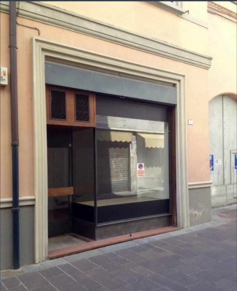 negozio in affitto a Reggio nell'Emilia in zona Città Storica