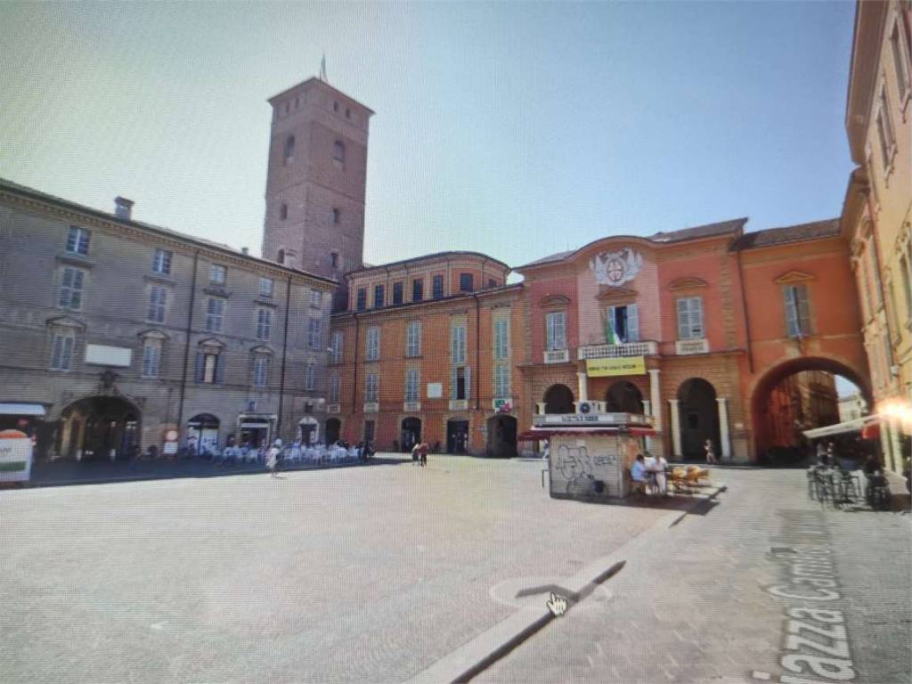 negozio in affitto a Reggio nell'Emilia in zona Città Storica