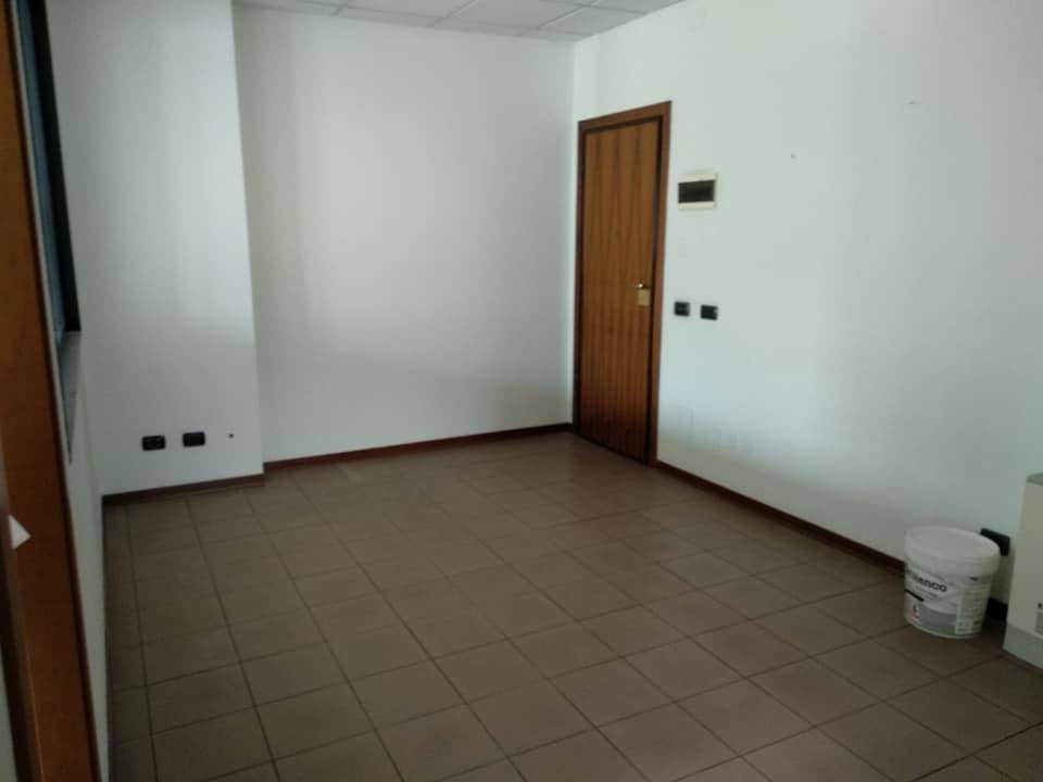 ufficio in affitto a Reggio nell'Emilia in zona Ospizio