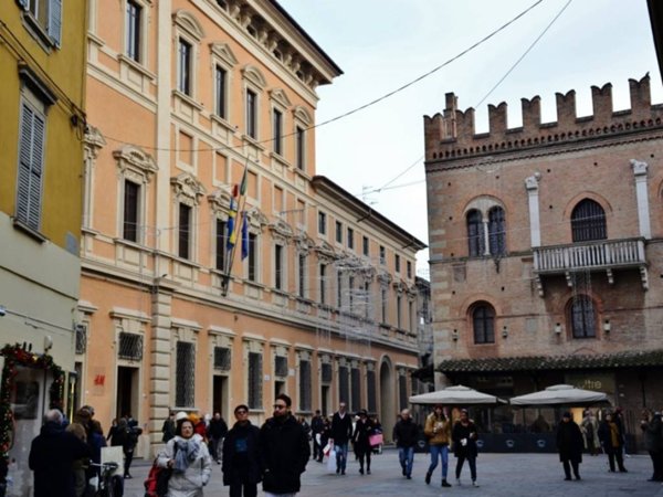 negozio in affitto a Reggio nell'Emilia in zona Città Storica