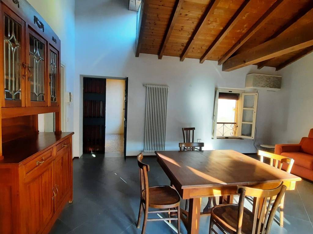 appartamento in affitto a Reggio nell'Emilia in zona Città Storica