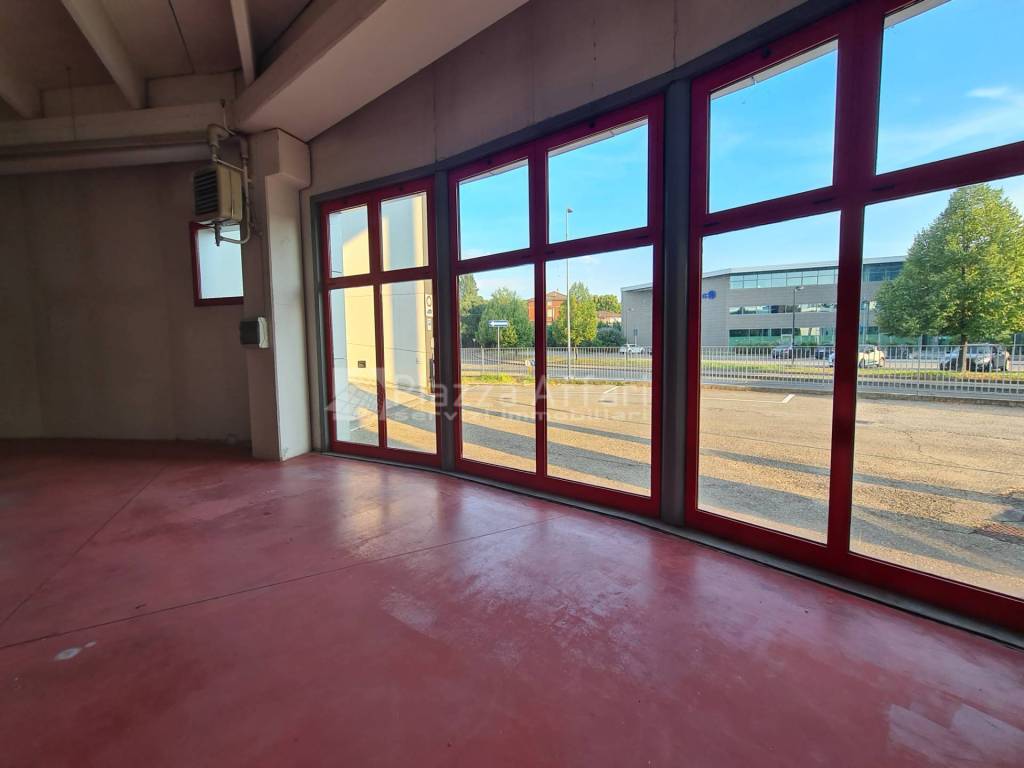 negozio in affitto a Reggio nell'Emilia