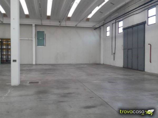 locale commerciale in affitto a Reggio nell'Emilia