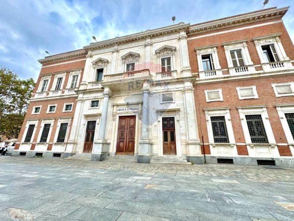 locale commerciale in affitto a Reggio nell'Emilia in zona Città Storica
